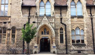 External photograph of Gloucester Library.